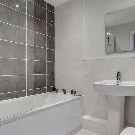 Lovely Riverside 2 Bed Apartment Leeds  Exterior photo