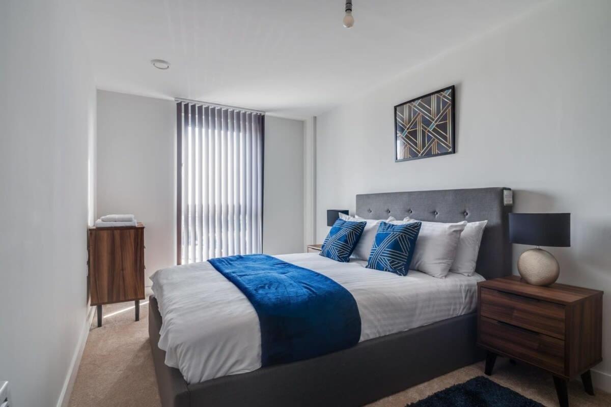 Lovely Riverside 2 Bed * Лидс