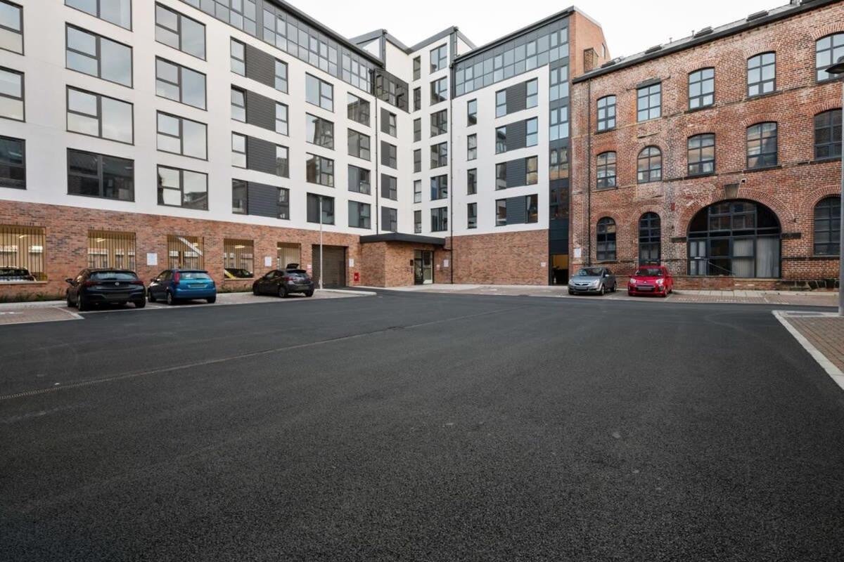 Lovely Riverside 2 Bed * Лидс