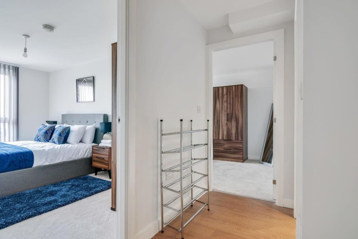 Апартаменты Lovely Riverside 2 Bed