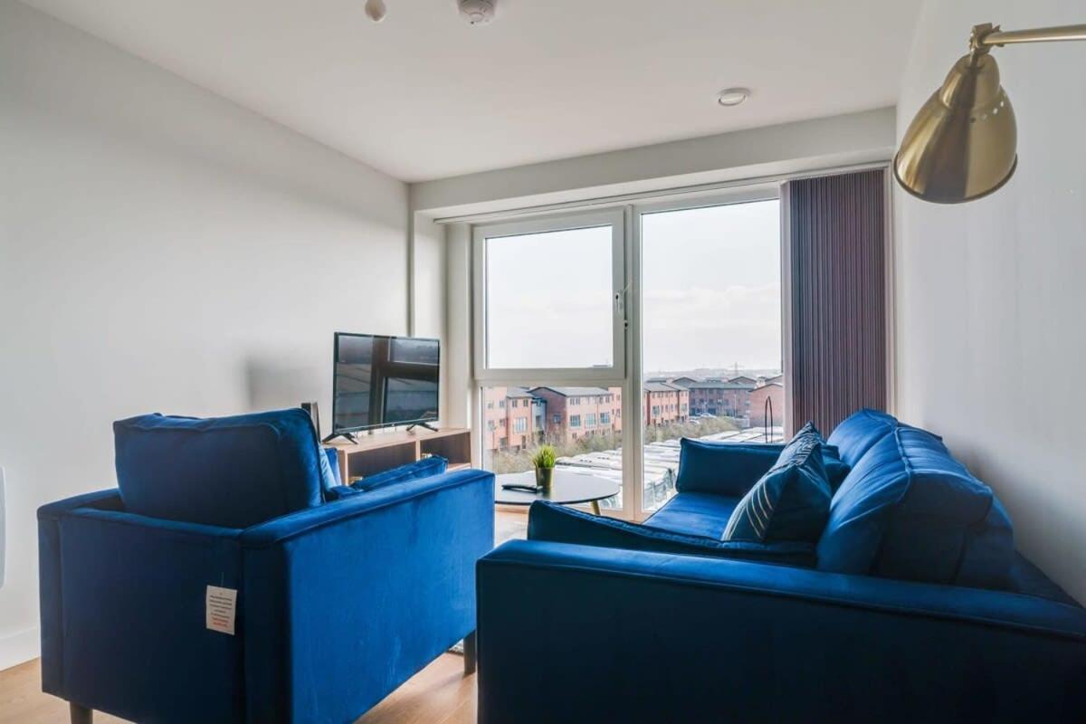 Lovely Riverside 2 Bed Лидс