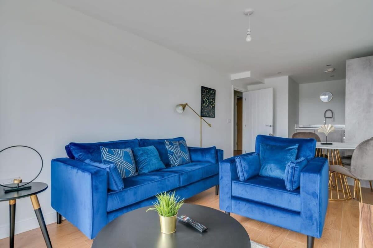 Lovely Riverside 2 Bed Апартаменты *