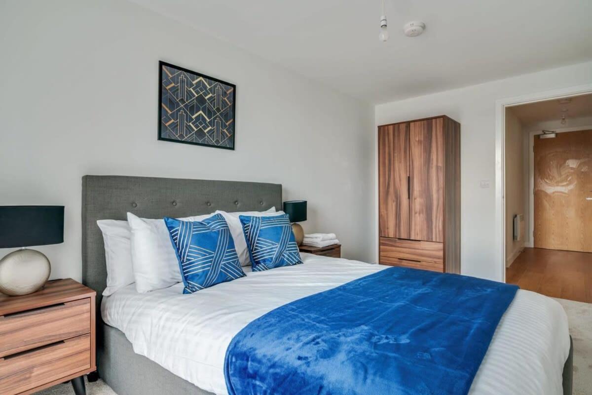 Апартаменты Lovely Riverside 2 Bed