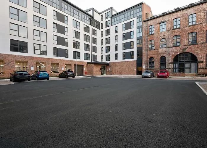 Lovely Riverside 2 Bed Apartment
